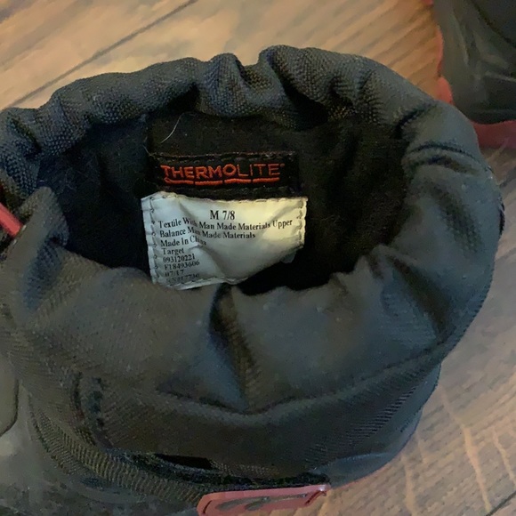 Kids Snow Boots. Size 7/8 - Picture 2 of 3